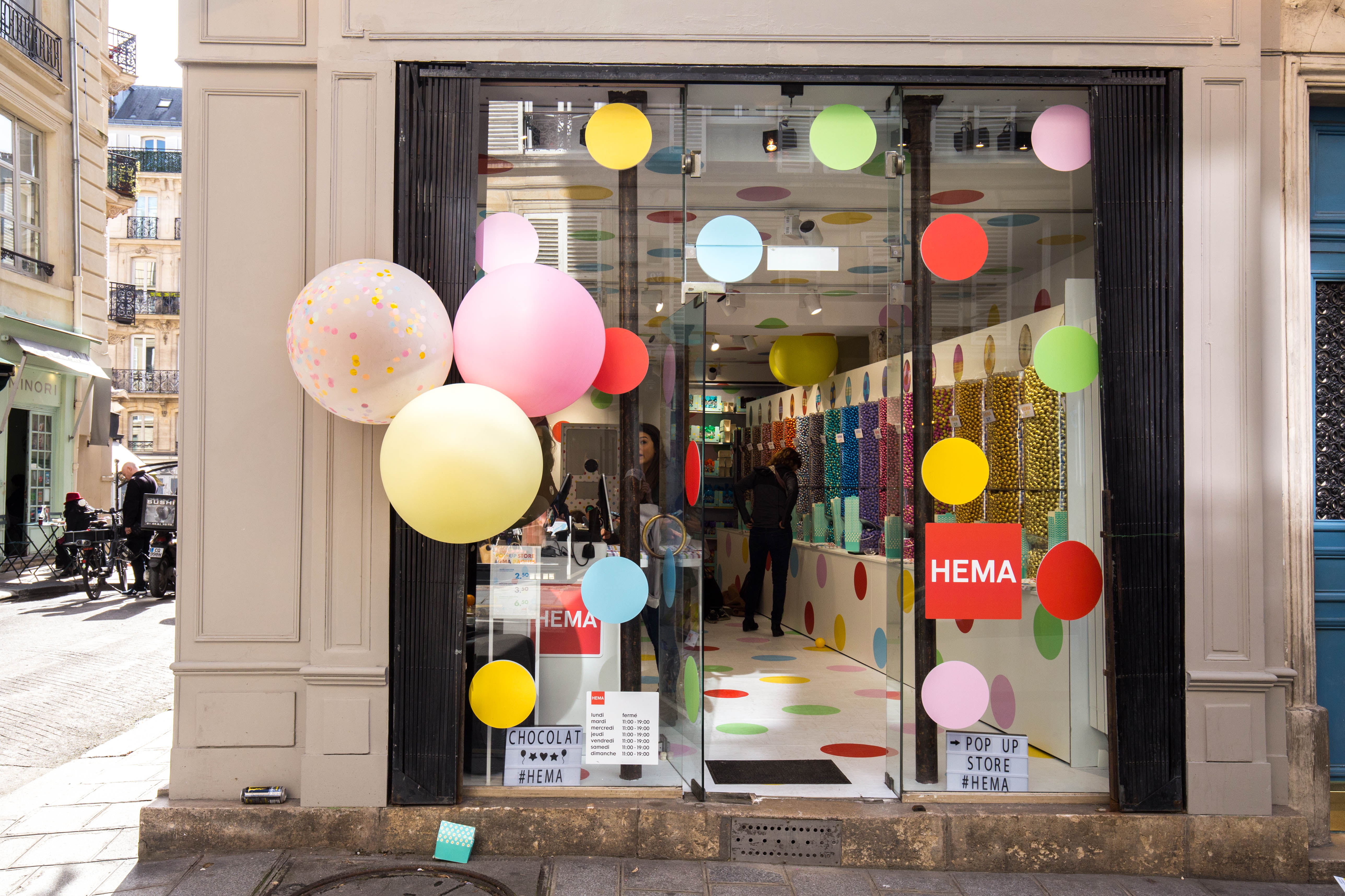 What is a pop-up shop? Definition, history, costs |