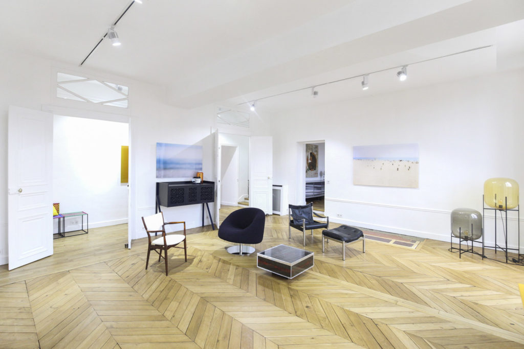 Art gallery and showroom interior in Le Marais with open layout and exhibition space
