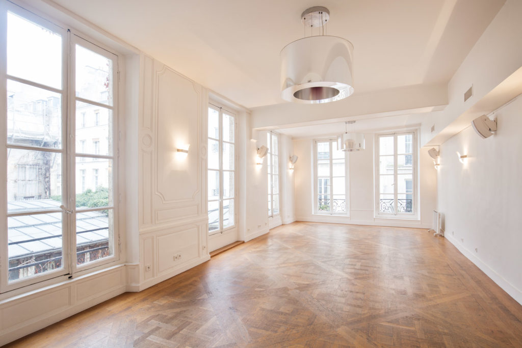 Prime showroom in Le Marais with white interior, natural light, and clean minimalist design