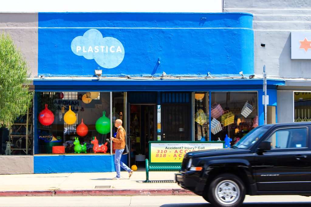 Making your Storefront standout is a great offline strategy for pop up shops