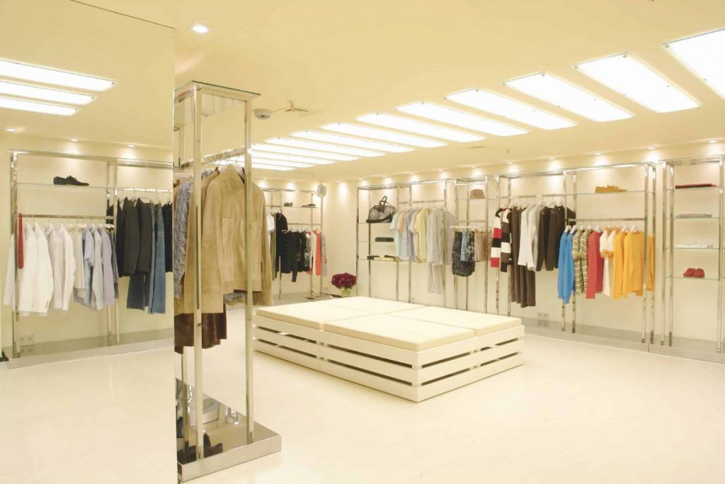 indeling van pop-up winkel met looproute en product displays