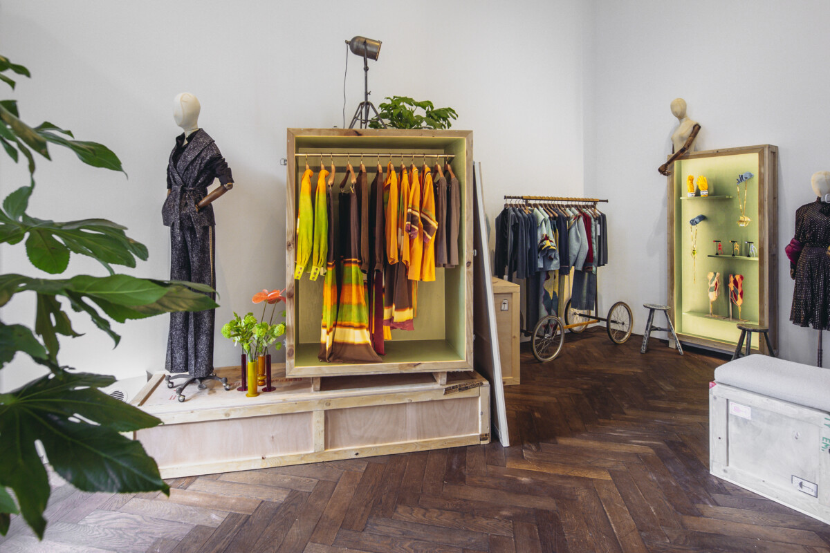 TAMINIAU is the ready-to-wear line from the couture house