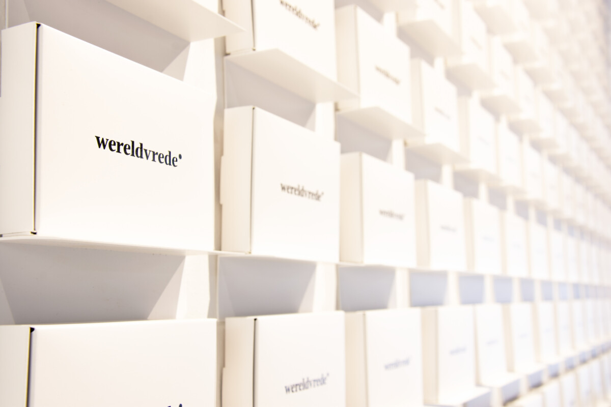 Boxes of Wereldvrede were sold